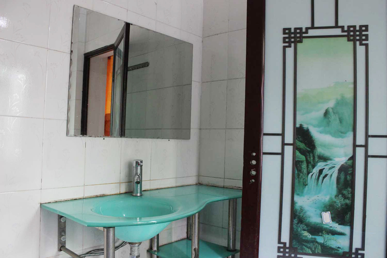 Bathroom 3, Longzhou Hotel, Shaoguan