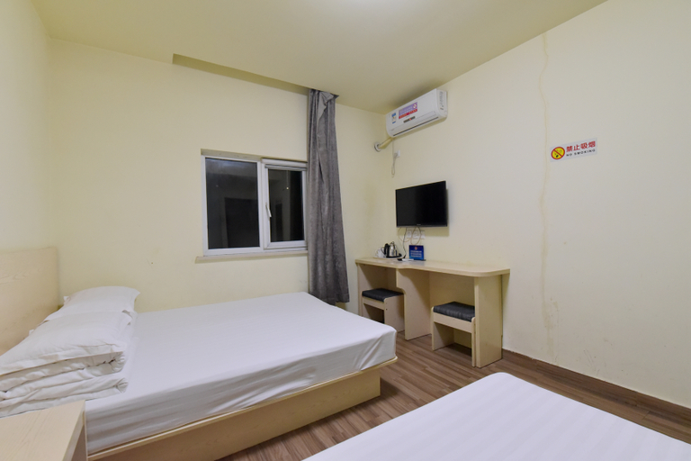 Bedroom 2, Super 8 Hotel (Beijing Tiananmen Square Qianmen Xiheyan), Beijing