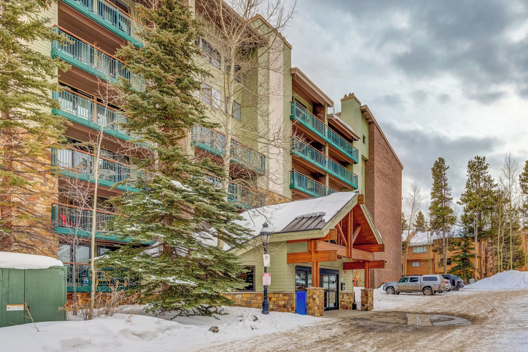 Exterior & Views 2, Trail's End 201 Downtown Condos with on-site Hot Tub, Summit