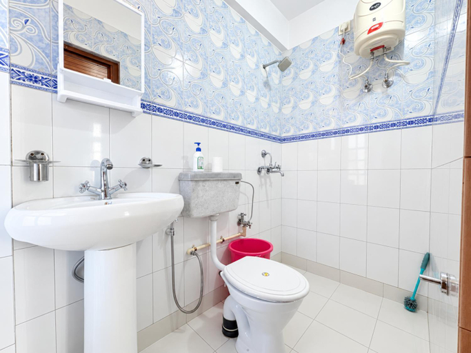 Bathroom 3, Hotel Pinecrest Inn Darjeeling With Mountain View Room And Parking - Restaurant Facility, Darjiling