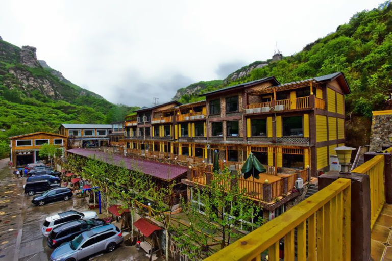 Exterior & Views