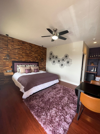 Bedroom 2, The Guesthouse at The Lonely Oak, Llano