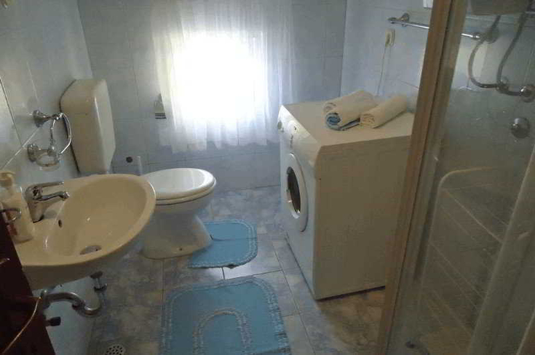Bathroom 3, Apartments Batur, Zadar
