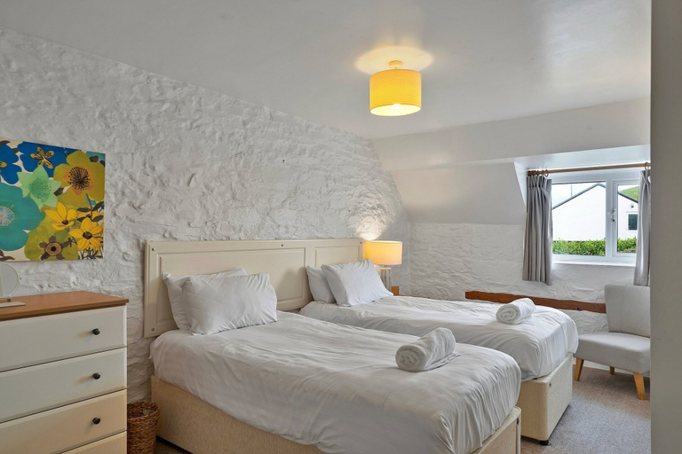 Room 5, Charming Art Cottage for 5, Devon