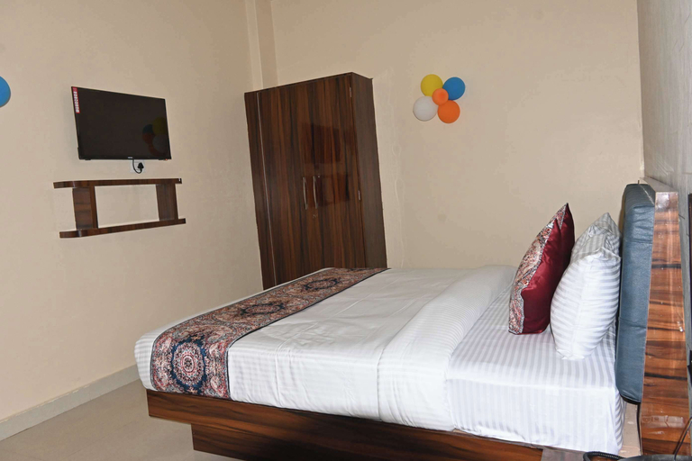 Bedroom, GK Hotel and Restaurant, Varanasi
