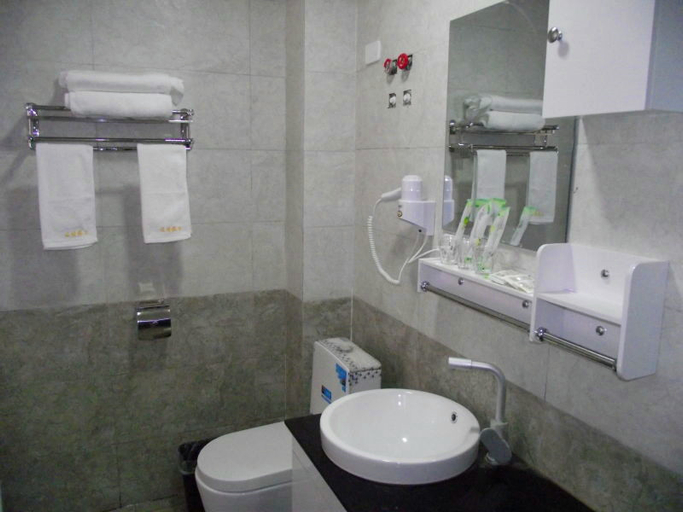 Bathroom 4, Wenqing Holiday Hotel, Jiaozuo