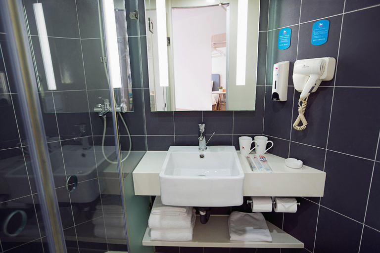 Bathroom 4, Hanting Hotel Luoyang Wanda, Luoyang