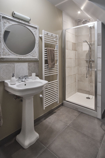Bathroom 3, A l'Ombre des Pommiers, Finistère
