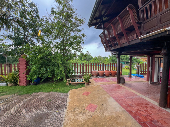 Exterior & Views 1, Suree Garden Resort & Karaoke, Kamphaeng Saen