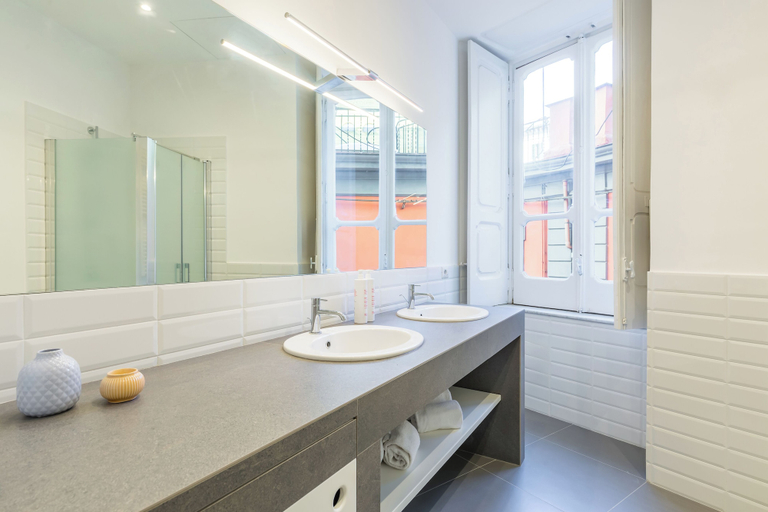 Bathroom 4, Piazza Amedeo Flat by Wonderful Italy, Napoli
