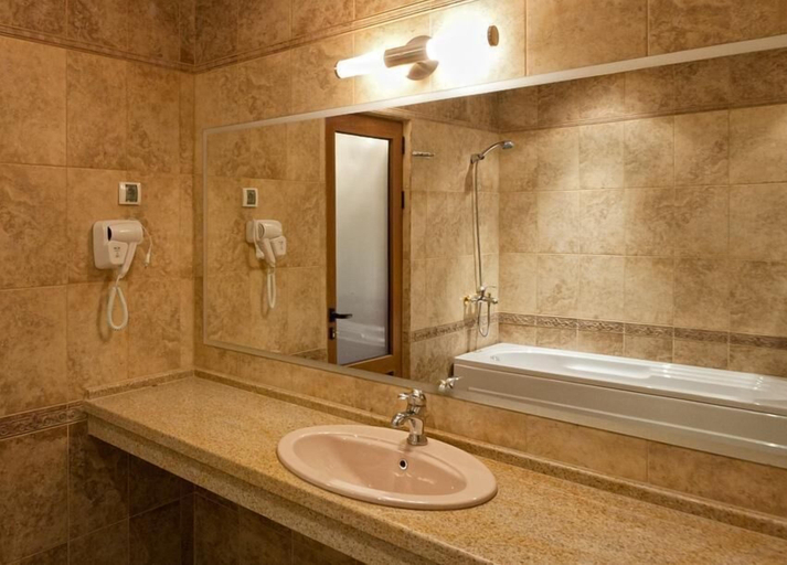 Bathroom 4, Park Hotel Sevastokrator, Veliko Tarnovo