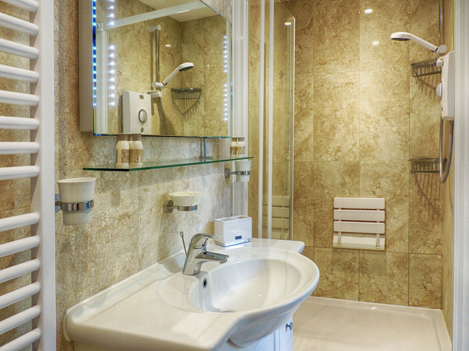 Bathroom 3, Woodbine Cottage, Gloucestershire