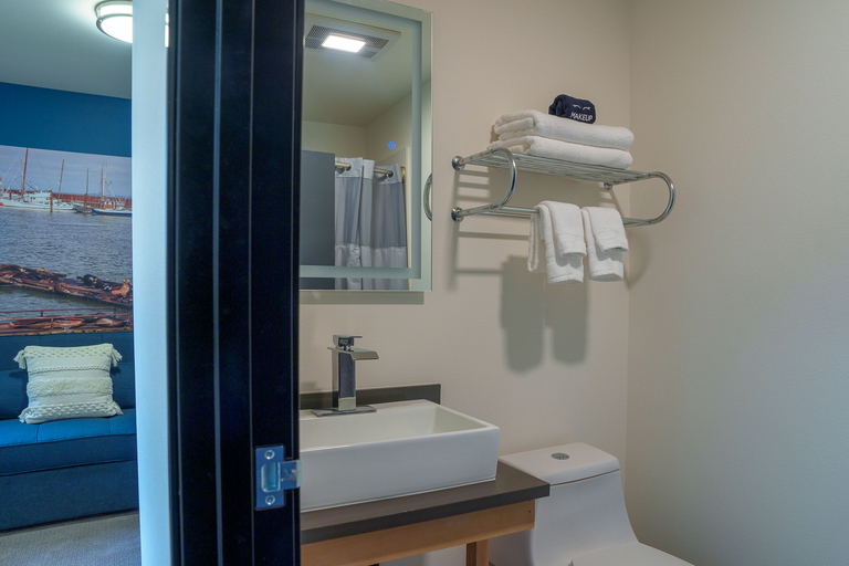 Bathroom 2, The Inn at 515 15th, Clatsop