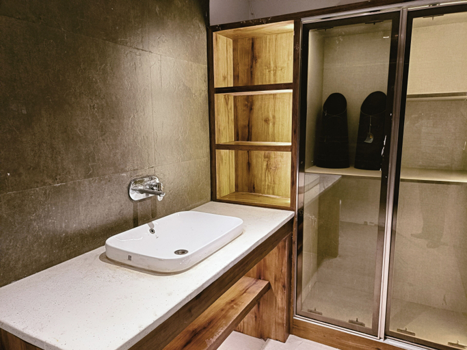 Bathroom, The Rules Club, Mathura