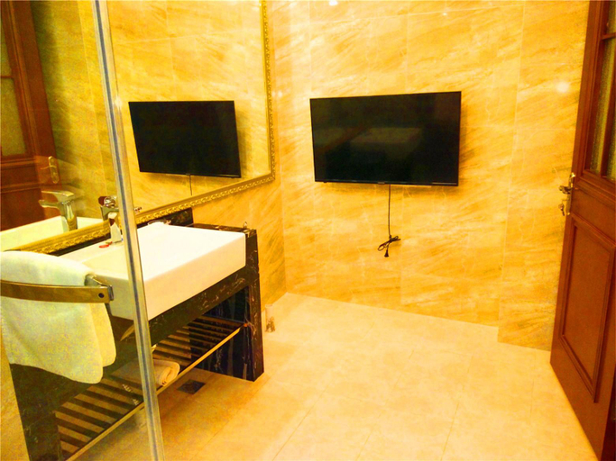 Bathroom 2, Lanfeng Hotel, Garzê Tibetan