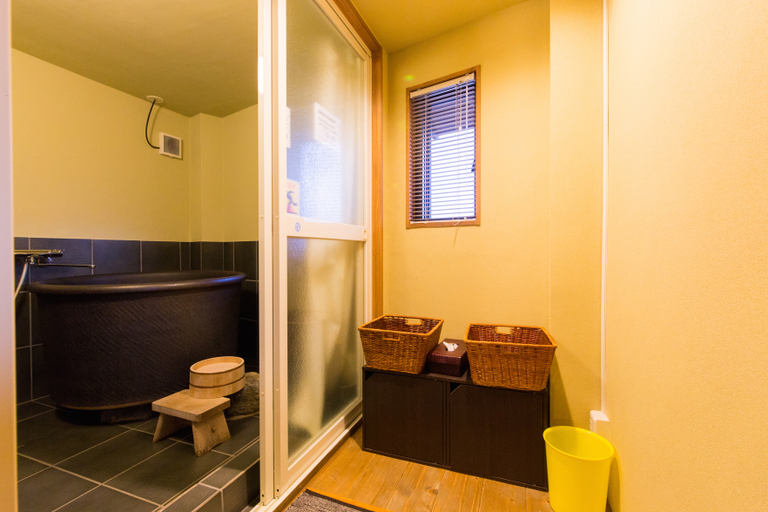 Bathroom 2, Kyo-no-Yado Sangen Ninenzaka, Kyoto