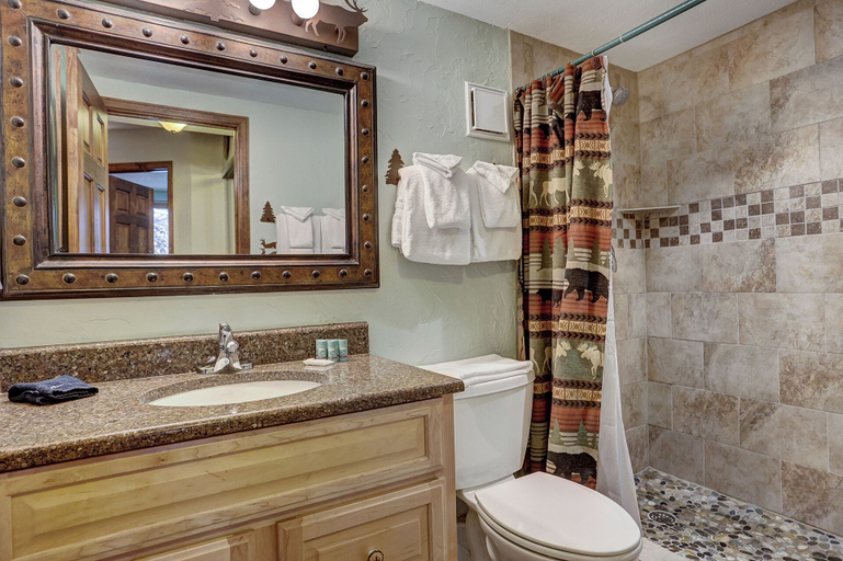 Bathroom, Trail's End 201 Downtown Condos with on-site Hot Tub, Summit