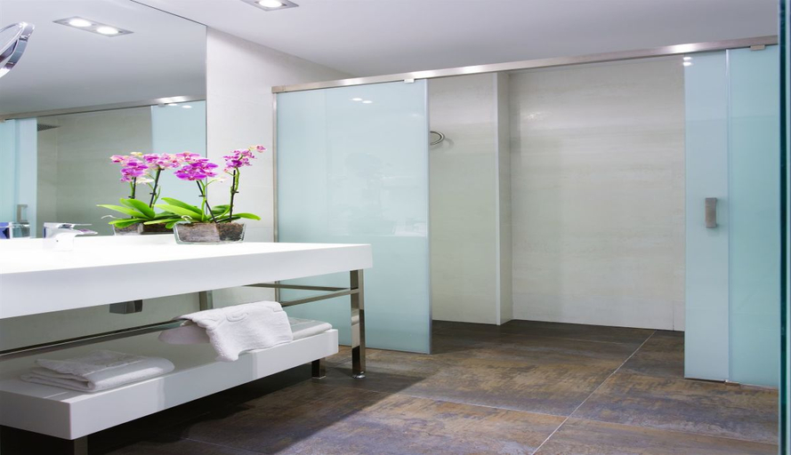 Bathroom 4, VP Jardin de Recoletos, Madrid