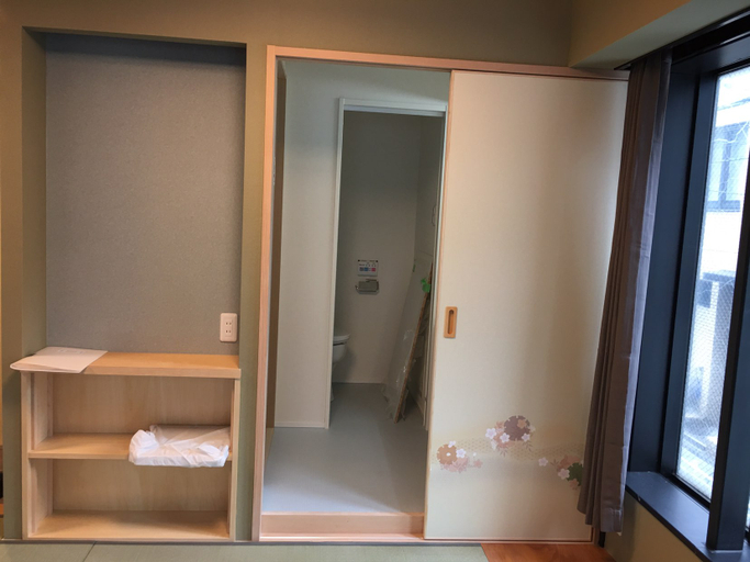 Others 4, Kakigara Hotel, Chūō