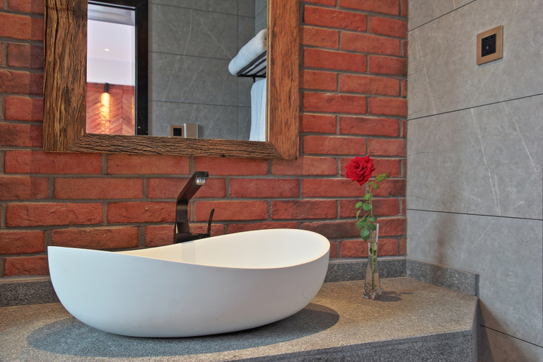 Bathroom, Maitreya Dongfengyun Art Inn, Honghe Hani and Yi