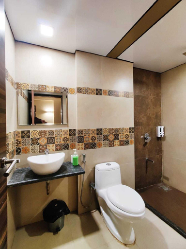 Bathroom, Arya Resort and SPA, Satara