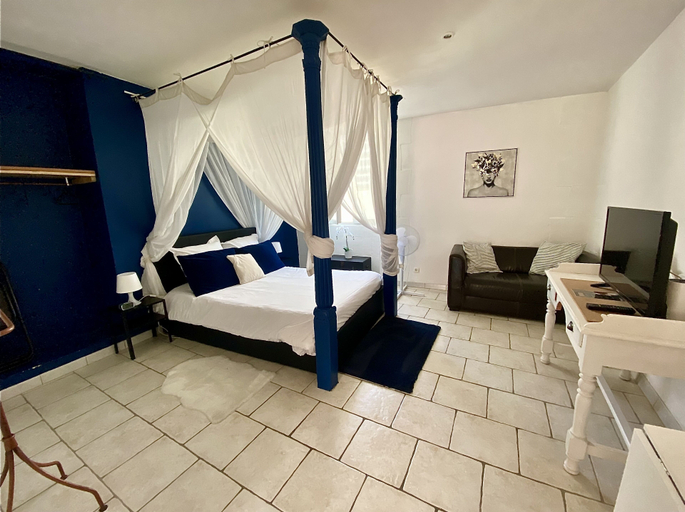 Bedroom 4, Nuit et Spa en Brenne, Indre