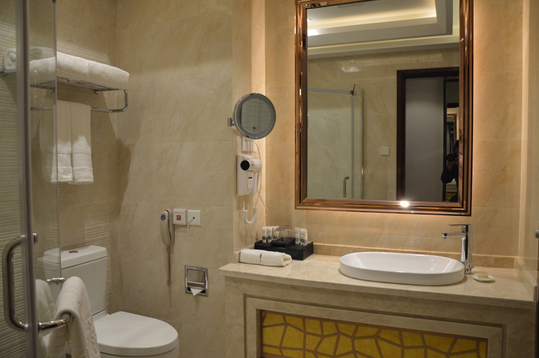 Bathroom, Butter Lamp Holiday Hotel, Gannan Tibetan