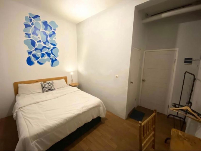 Others 5, Black and Putih stay, Badung