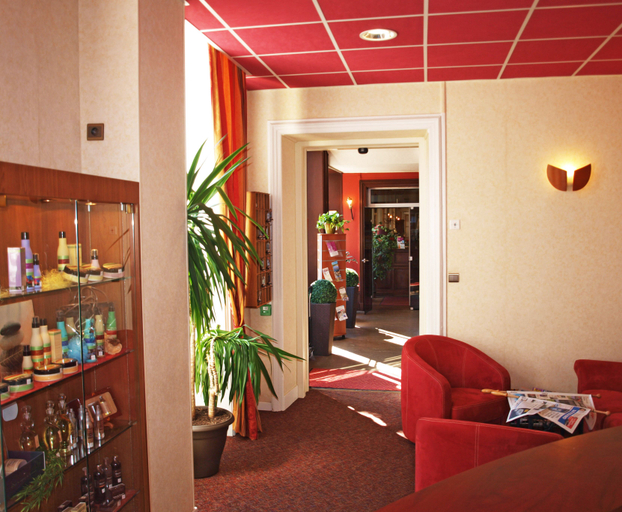 Public Area 2, Grand Hotel de Bourbon-Lancy - Spa et Restaurant - Logis, Saône-et-Loire