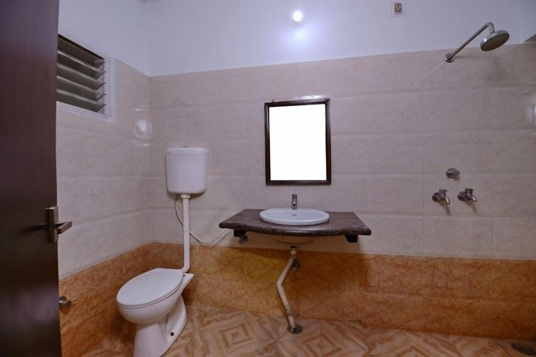 Bathroom, Hotel Mayura - Ambikapur, Surguja
