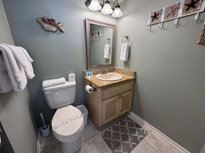 Bathroom 2, Coastal Comfort w/ Pool + Easy Beach Access 2br/2ba, Escambia