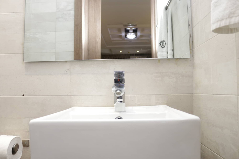 Bathroom 4, The Dover Hotel Ikeja, Ikeja