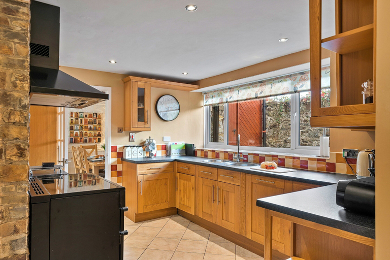 Private kitchen 3, Charming Art Cottage for 5, Devon
