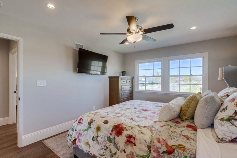 Bedroom 3, Gorgeous Upgraded 5 Bedroom & 3 Bath Home with pool, Orange