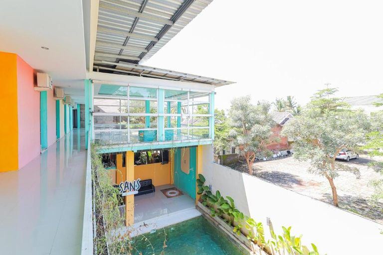 Exterior & Views