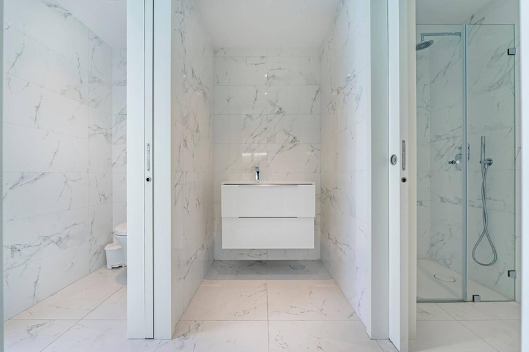 Bathroom 4, Antas Park Flat With Pool, Porto
