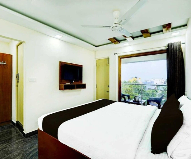 Room 3, Townhouse R S Puram Junction, Coimbatore