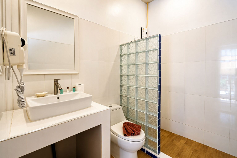 Bathroom 4, Phi Phi Long Beach Resort & Villa, Mueang Krabi