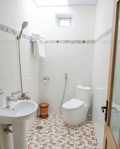 Bathroom 3, Khach San Huong Giang, Vũng Tàu