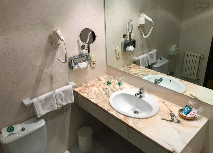 Bathroom 4, Apartaments Turistics Roc del Castell