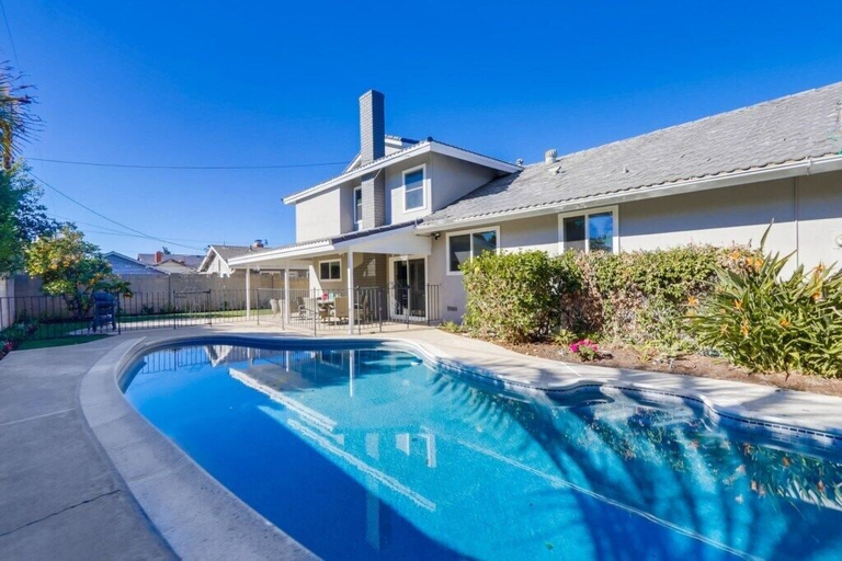 Sport & Beauty 1, Gorgeous Upgraded 5 Bedroom & 3 Bath Home with pool, Orange
