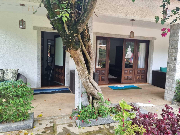 Exterior detail, Casa Lírio, Teresópolis