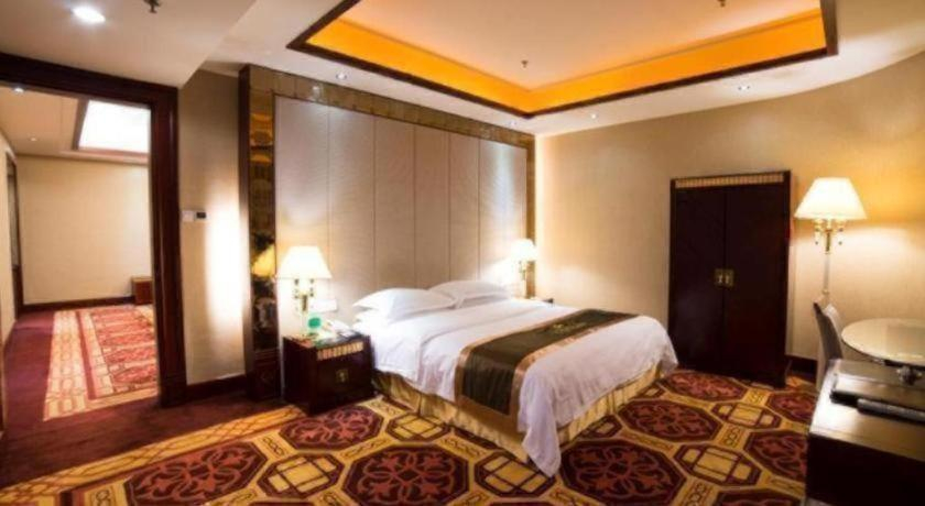 Bedroom 3, Yijian Holiday Hotel, Zhuhai
