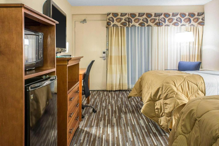 Bedroom 3, Lifestyle Inn Cedar Falls, Black Hawk