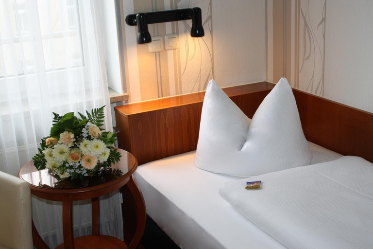 Bedroom 2, Hotel Berlin, Leipzig