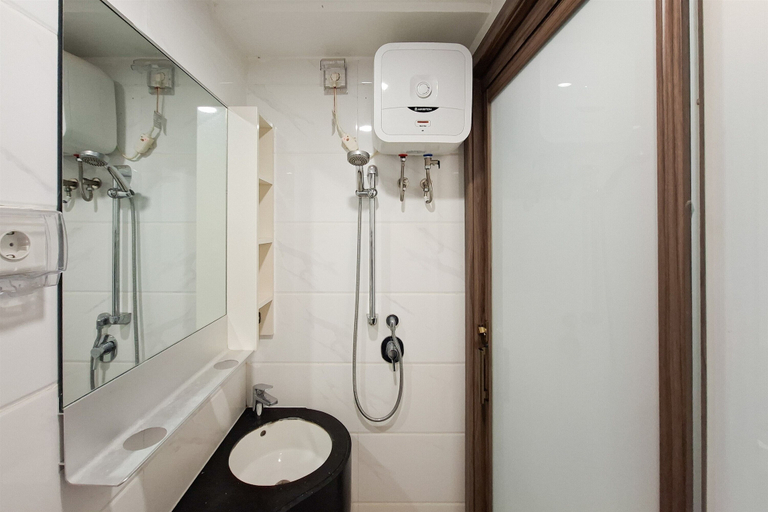 Bathroom 5, Warm Haven Studio At Apartment Sky House Bsd, South Tangerang