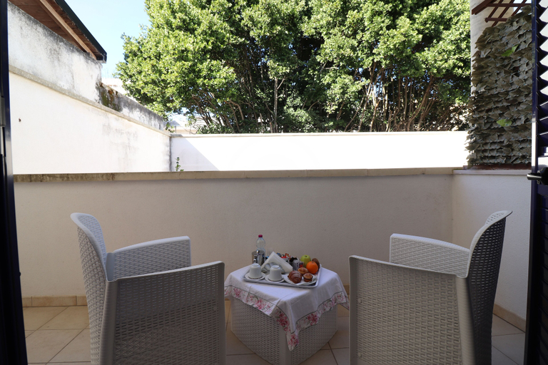 Outdoor dining 4, Amelie's House Otranto, Lecce