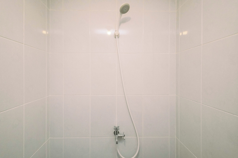 Bathroom 5, Good Deal And Minimalist Studio Apartment At Tokyo Riverside Pik 2, Tangerang