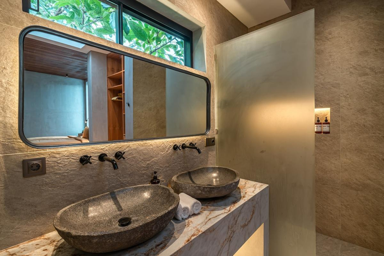 Bathroom 4, Impressive 4BR Villa Close to The Beach!, Badung