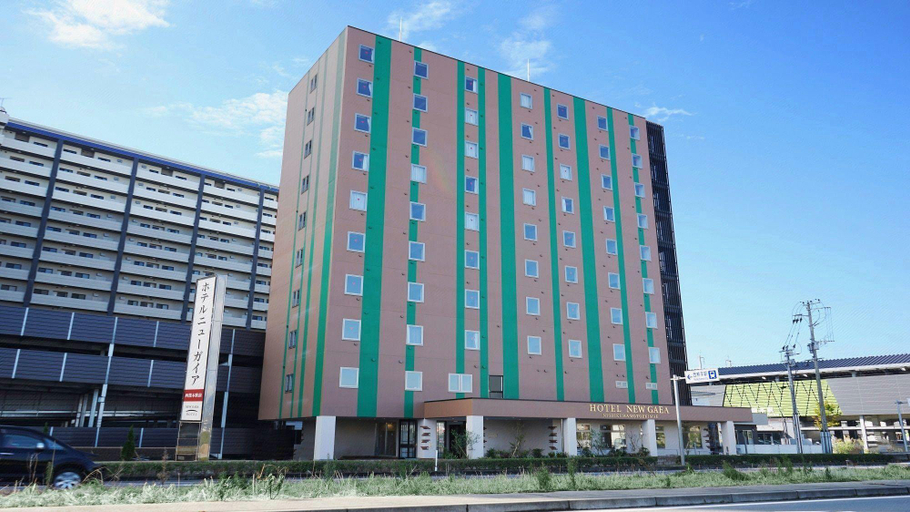 Exterior & Views